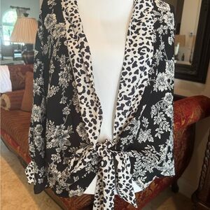 Vintage Havana Black and White Floral Blouse